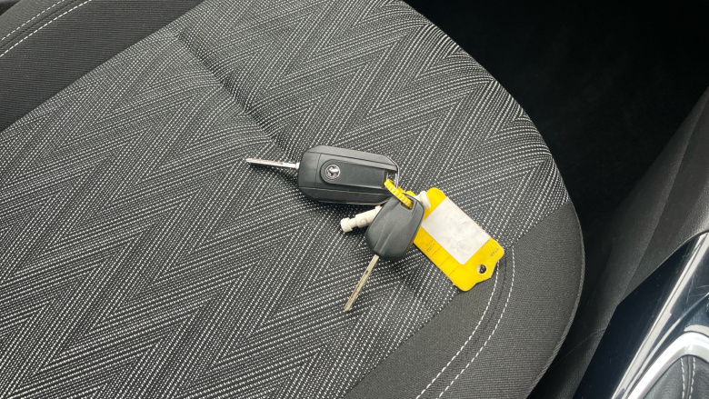 Vauxhall Crossland X 1.2T [110] SRi Nav 5dr [6 Spd] [S/S] Petrol Hatchback